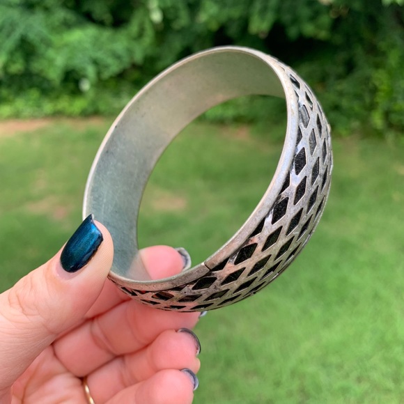 3D  Metal Trellis Bangle Bracelet - Picture 8 of 11